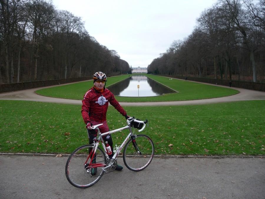 Düsseldorf - Leverkusen Tour - zespół pałacowy Düsseldorf-Benrath