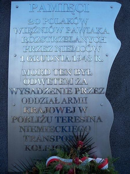 Tablica na pomniku