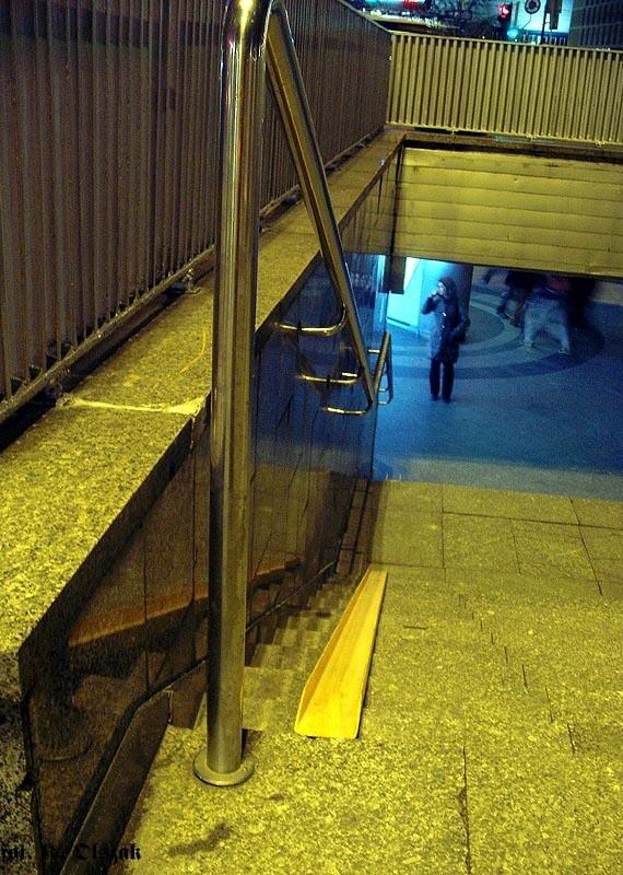 Prowadnica dla rowerów na schodach pod Patelnię