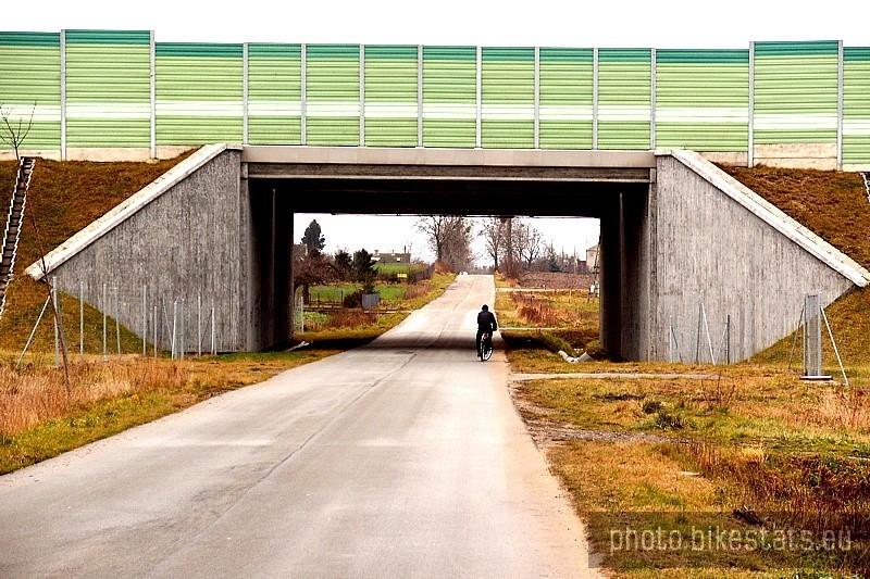 Przejazd pod autostradą A1