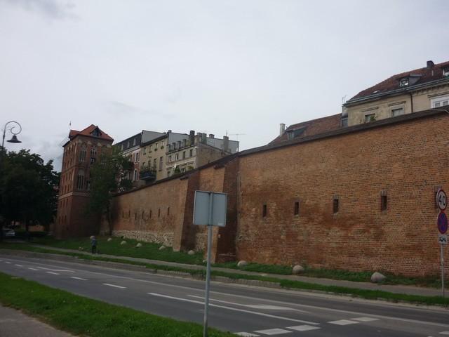 Odcinek murów miejskich między Bramą Żeglarską a Basztą Gołębnik