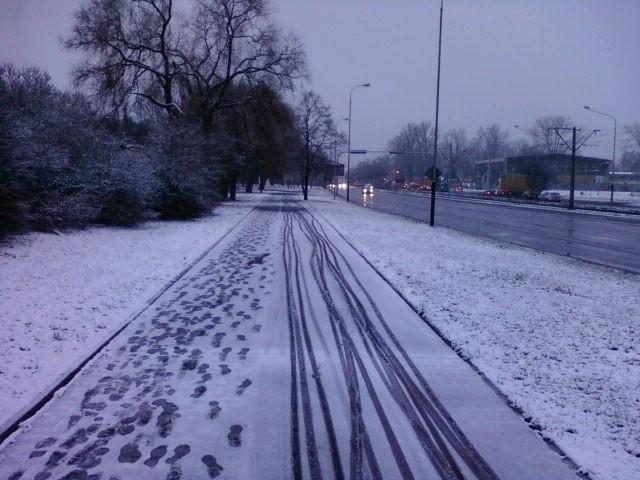Al. Włókniarzy, ok. 8 rano. Jestem 12 rowerzystą.
