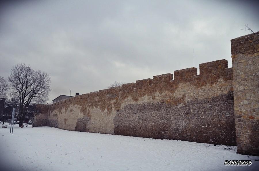 Będzin - Wyremontowany mur