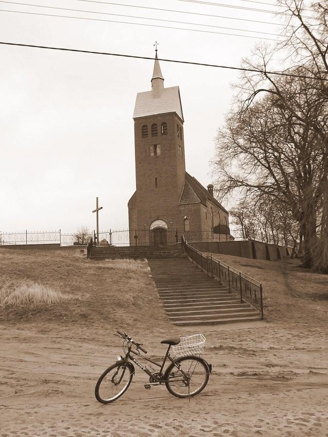 Kościół p.w. św. Józefa w Breniu.