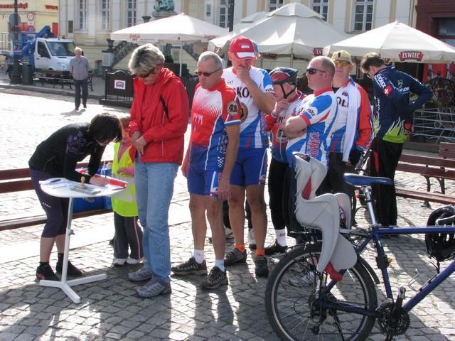Zapisy dla chętnych do wzięcia udziału w losowaniu nagród