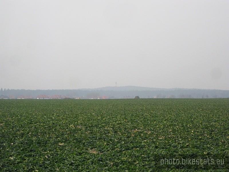 Dziewicza Góra w oddali