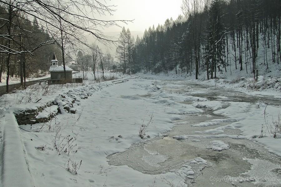 zamarznięty potoczek