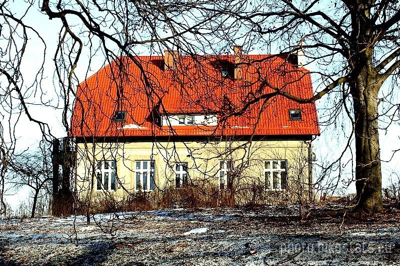 Odnowiony „pałac” z XIX w. w Rokitkach.