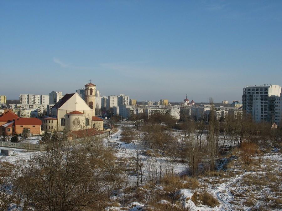 Widok z Kazurki na dwa kościoły
