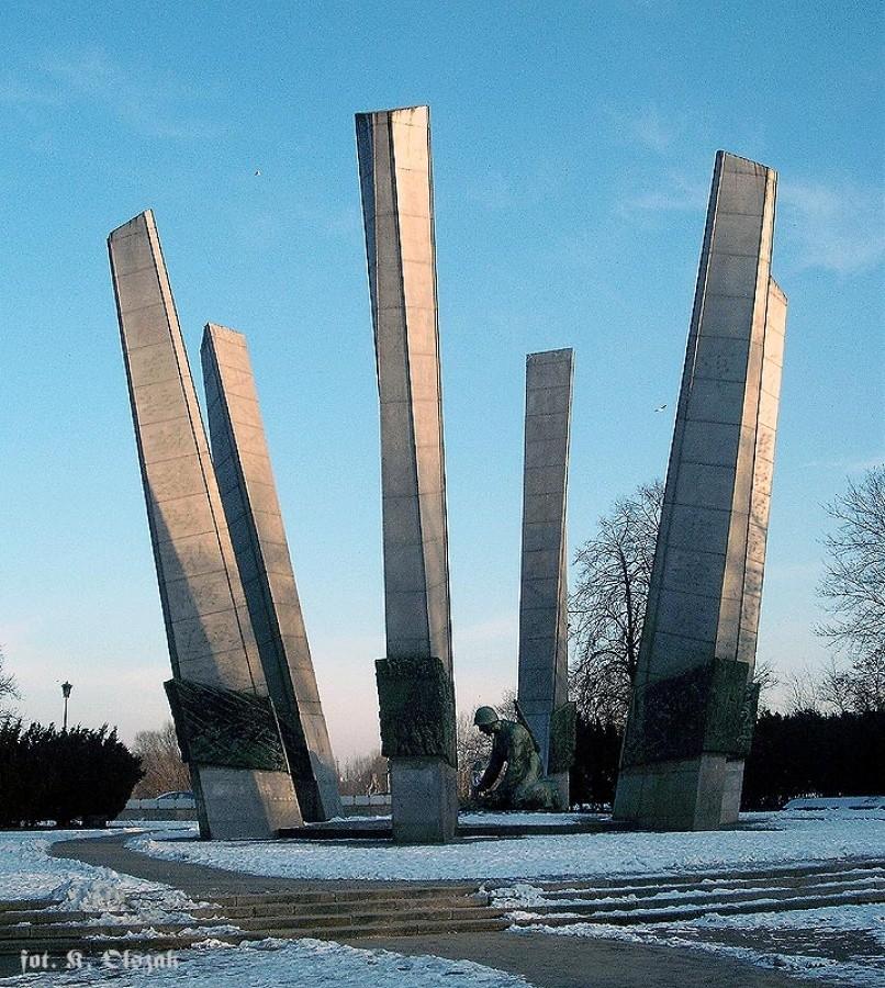 Pomnik "Chwała Saperom" (1)