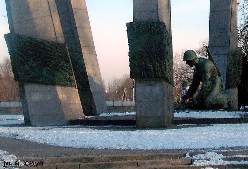 Pomnik "Chwała Saperom" (2)