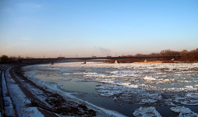 Most Śląsko-Dabrowski zimą