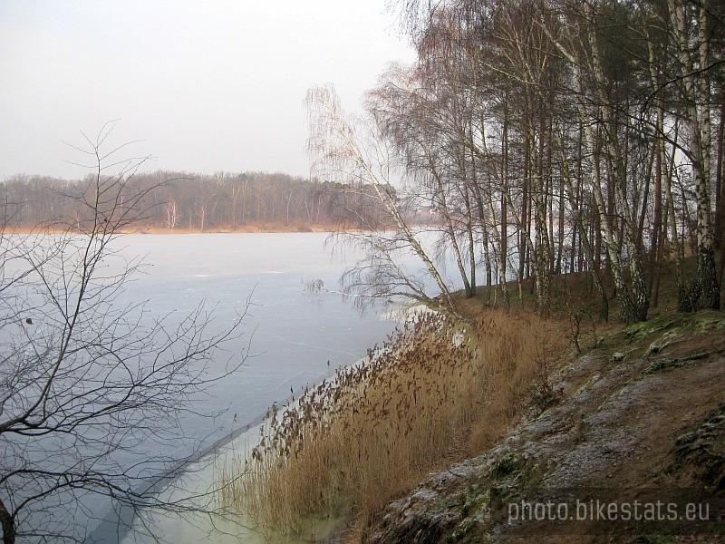 Jezioro Kowalskie - jadąc wzdłóż brzegu.