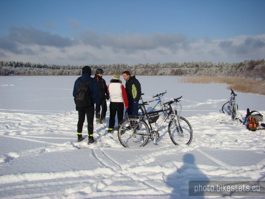 Temperatura powietrza na słońcu podskoczyła do prawie 0 stopni.