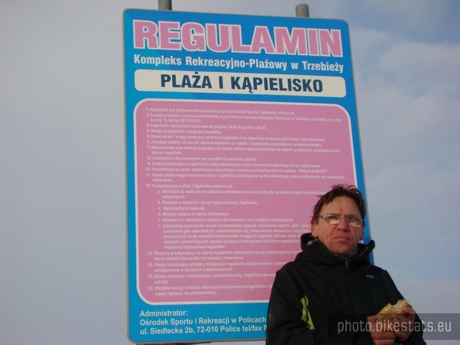 Po przeczytaniu regulaminu plaży można iść się ....kąpać.