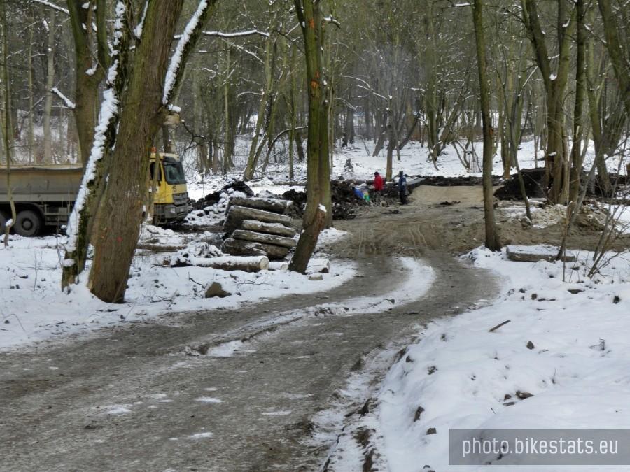 Prace przy oczyszczaniu Syrenich Stawów trwają !