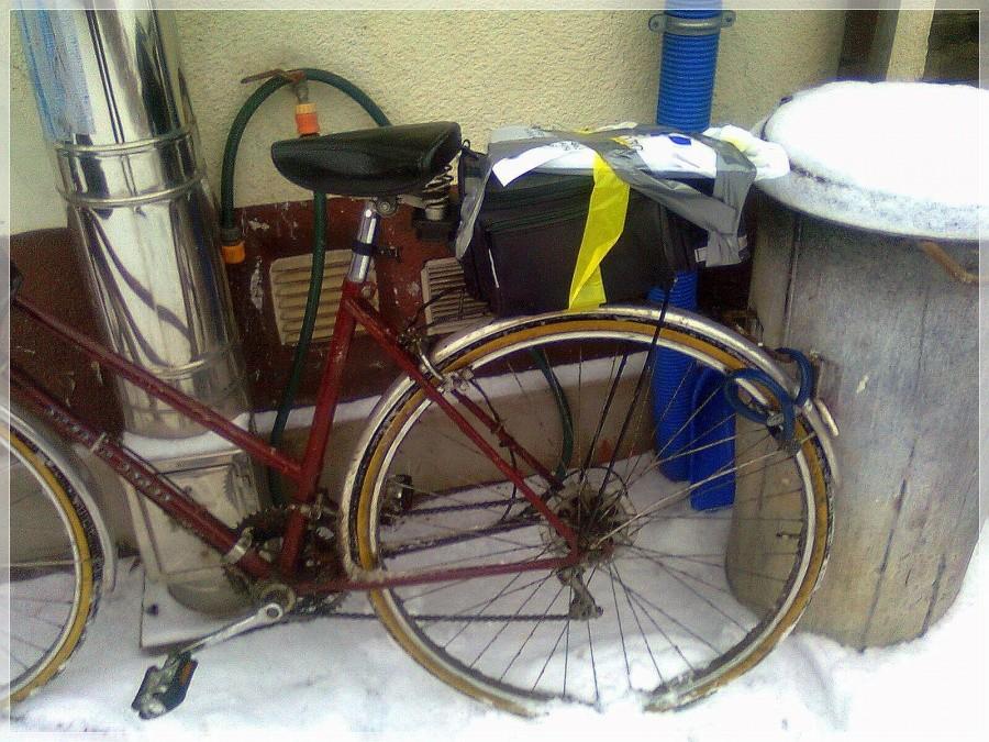 Transport kalendarza na starej "Kozie" metodą wietnamską.