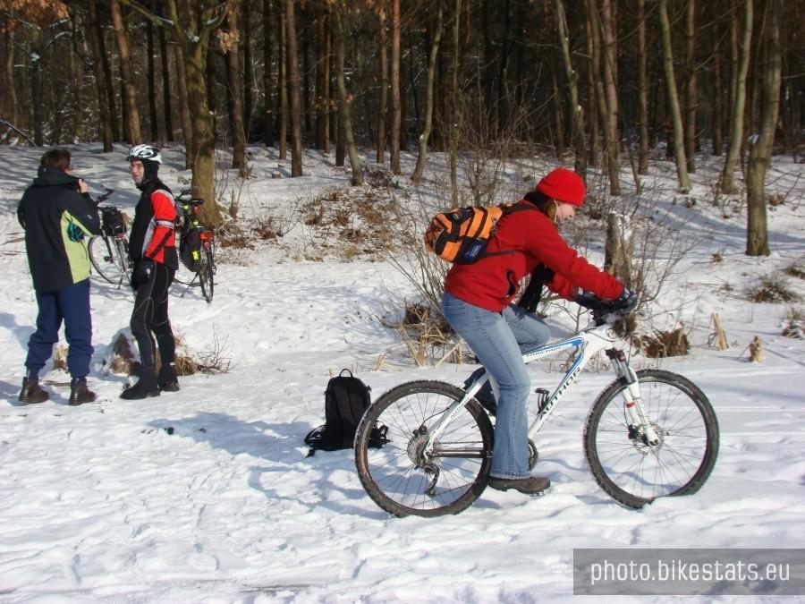 Jak nie stać na łyzwy to trzeba jeżdzić na rowerze.