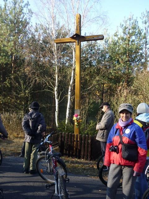 Krzyż upamiętniający Powstańców Wielkopolskich przy drodze w kierunku Chrośnej