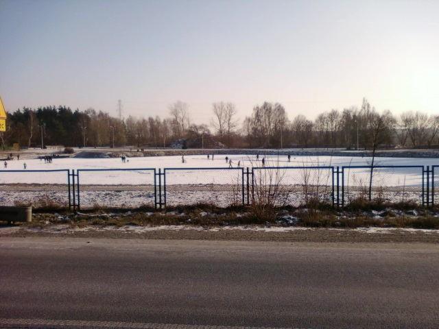 Ślizgawka na stawie