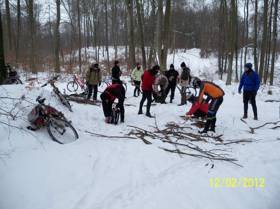ROZPALAMY OGNISKO