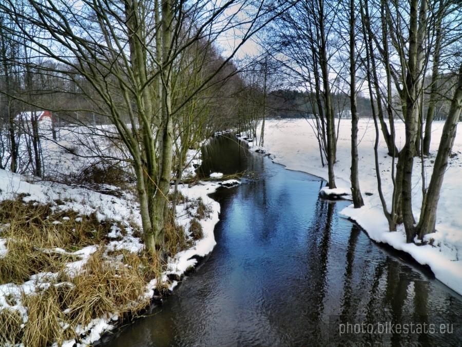 Tuż za Tanowem, przy drodze nr 115 - w kierunku Dobieszczyna.