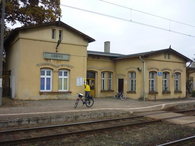 Dworzec kolejowy w Cierpicach