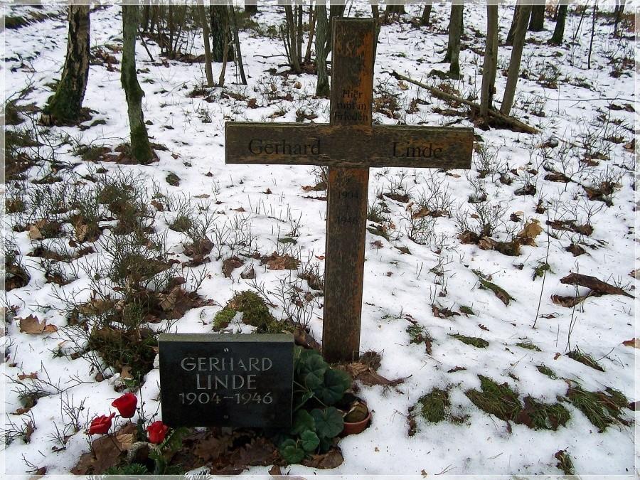 Grób leśniczego Gerharda Lindego w Puszczy Wkrzańskiej.