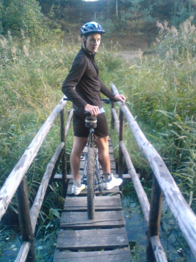 Między Bukownem a Jaworznem za torami i mostkiem