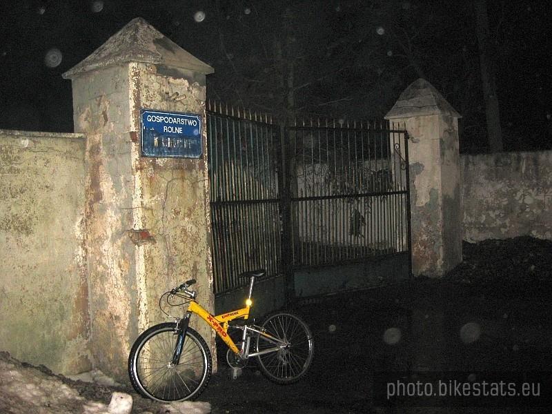 Karłowice - ponura brama gospodarstwa rolnego