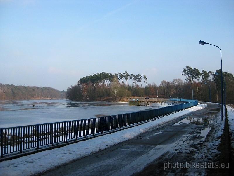 Barcinek - Tama nad Jeziorem Kowalskim