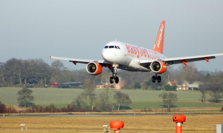 Easyjet Airbus A319 Landing
