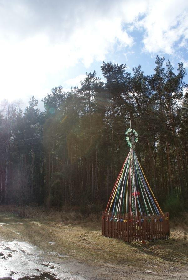 przydrożny krzyż
