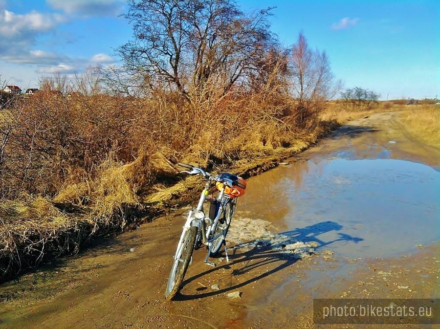 Przeszkoda na drodze . (Wiosenne roztopy)