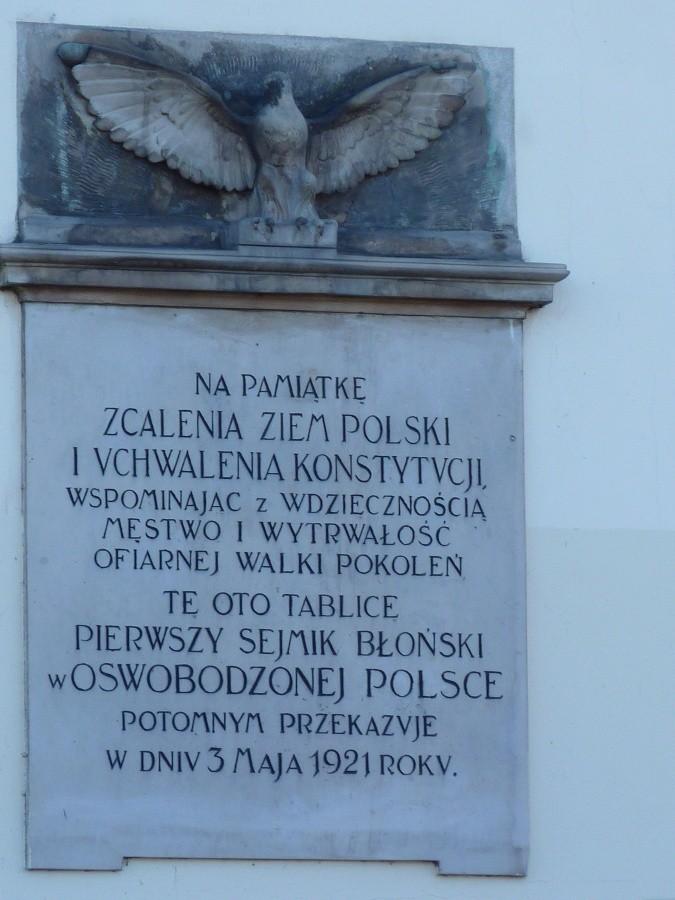Tablica umieszczona na ścianie kościoła w Grodzisku Mazowieckim