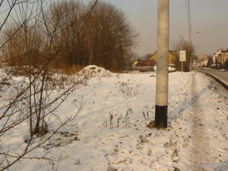 Droga w prawo, torowisko w lewo.