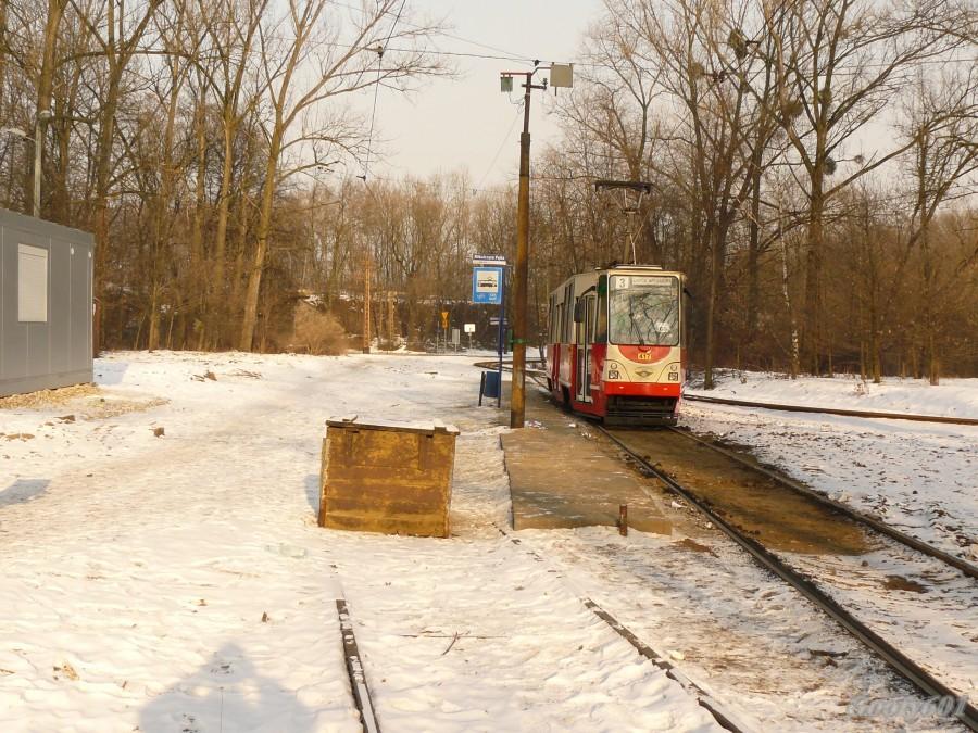 Pętla w Mikulczycach - resztka toru i zachowane fragmenty trakcji.