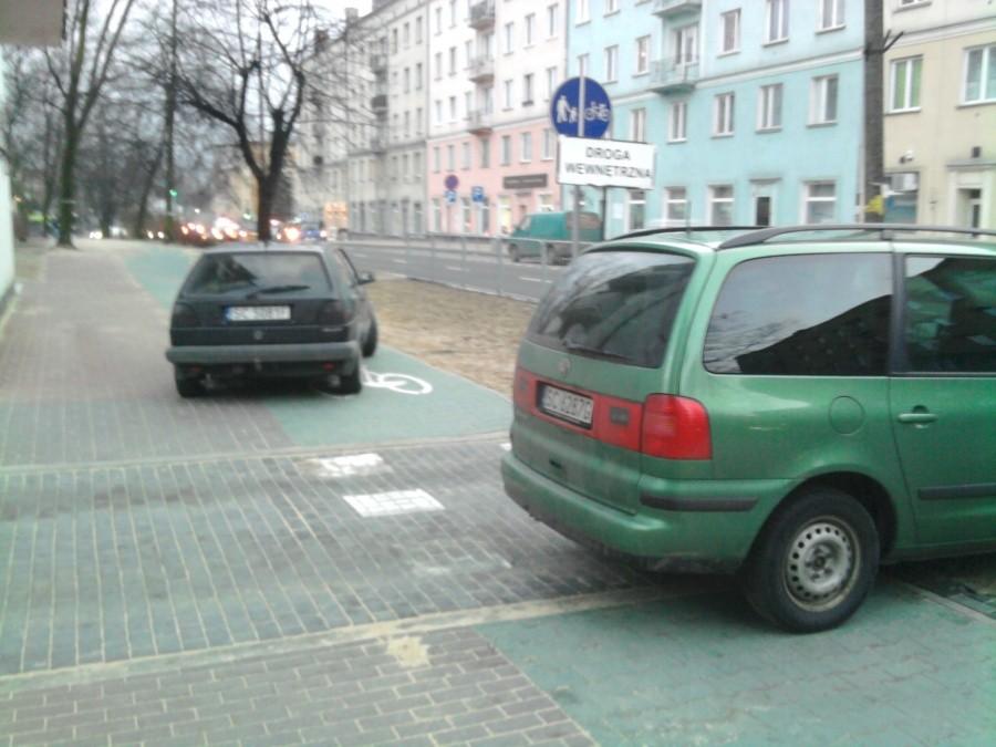 Święta krowa I - ulica Nowowiejskiego