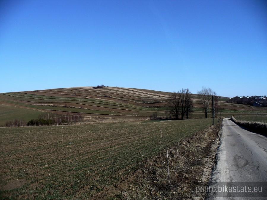 górka w Zagórzu, dość trudna do podjechania