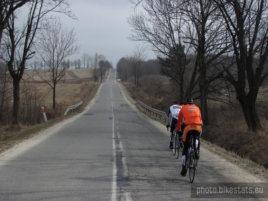pod podjazdem na skrzyżowanie Folusz-Jasło-Dukla