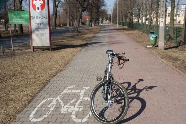 tu się trochę inaczej jeżdzi, bo po szarym ;)