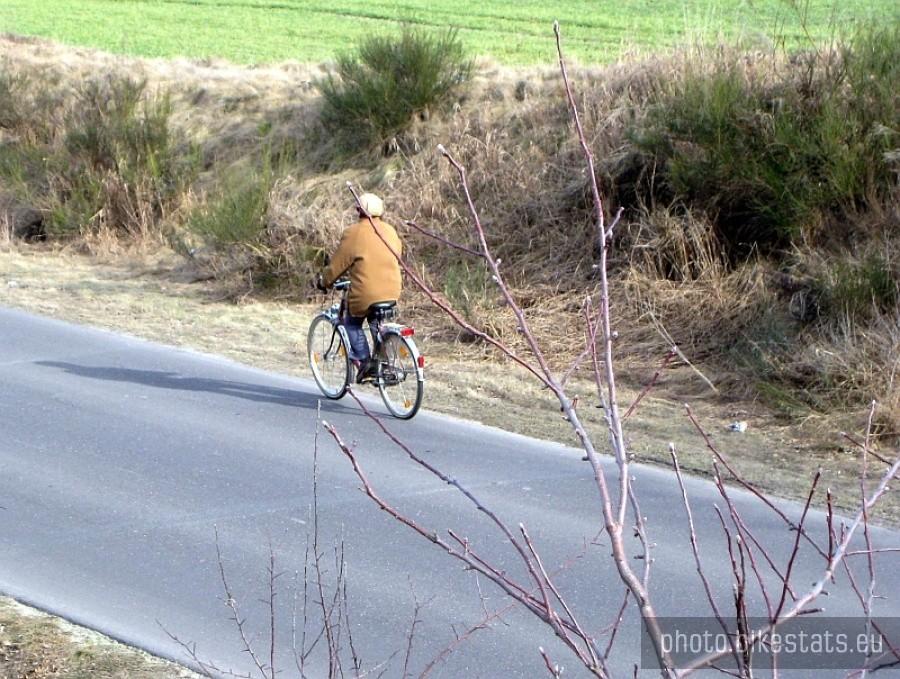 Bikerka napiera