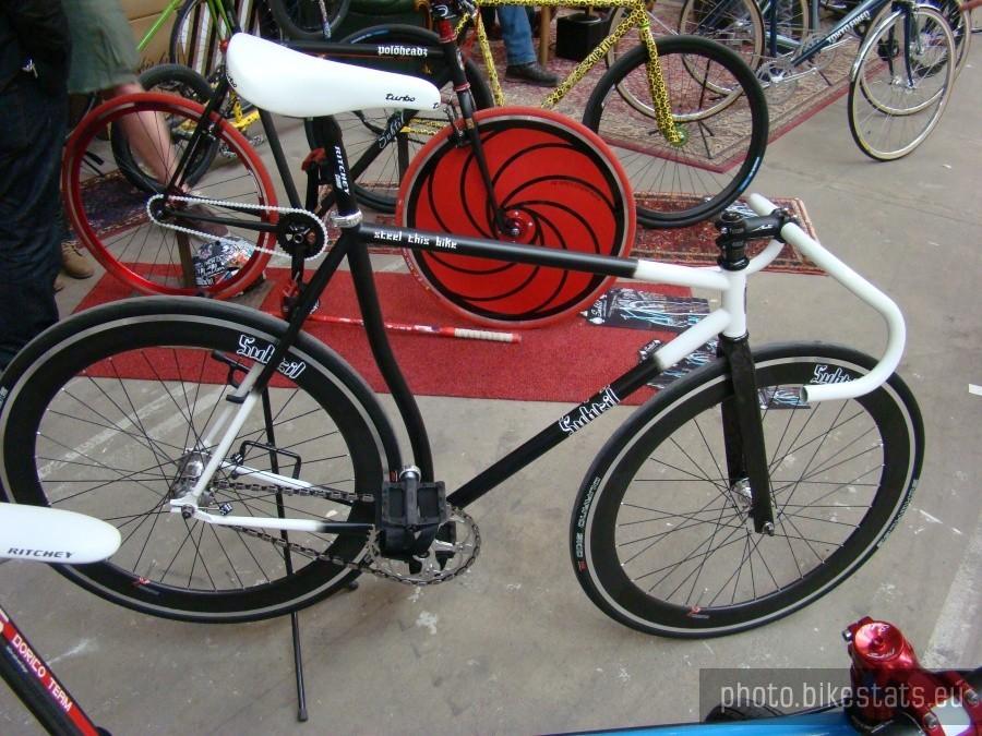 berliner fahrrad schau 2012- nietypowy łańcuch i ..rura podsiodłowa.