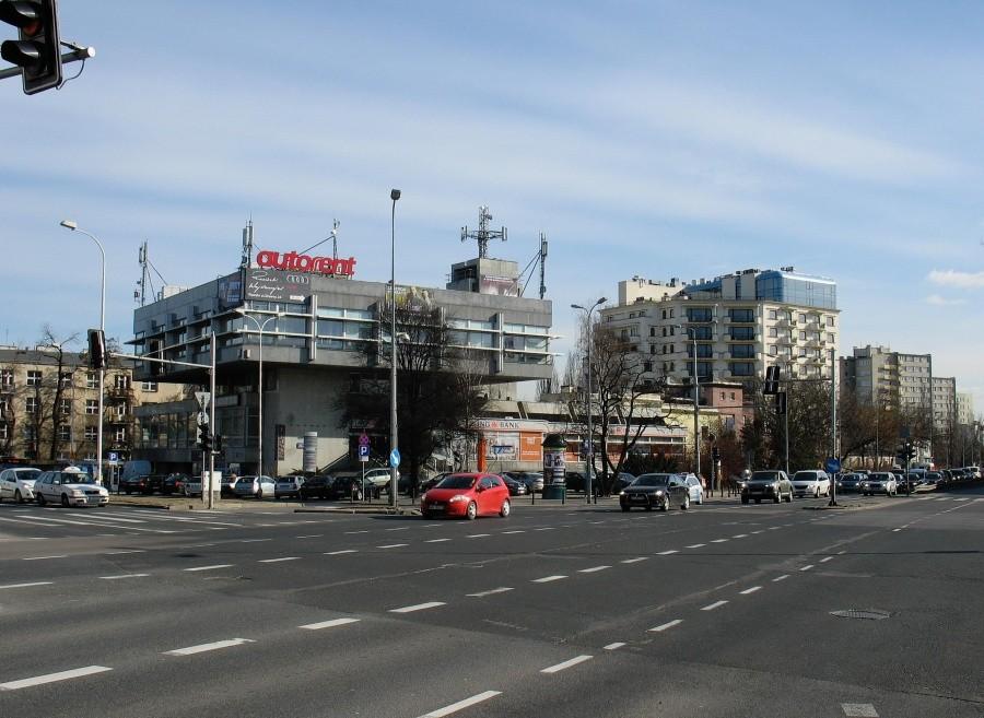 Brutalizm na rogu ul. Gagarina i Belwederskiej