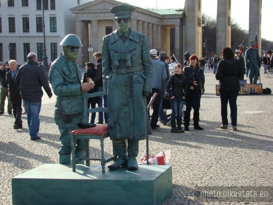 Berliner Fahrad Schau -2012 Pod Bramą Brandemburską.
