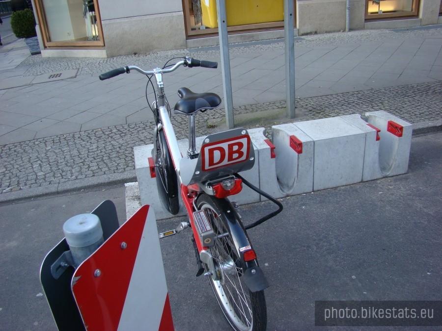 Berliner Fahrad Schau -2012 Wypożyczalnia rowerów. Rowery DB są oczywiscie z elektrycznymi silnikami .