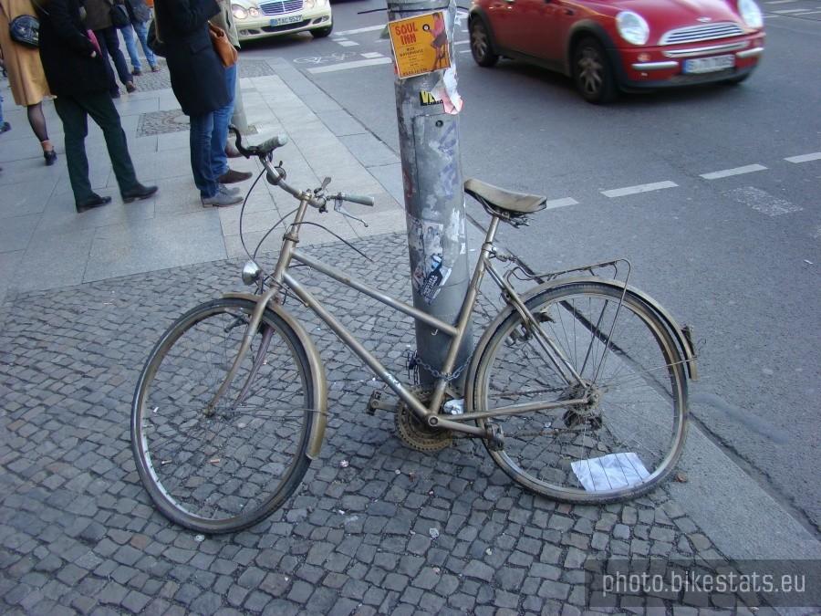 Berliner Fahrad Schau -2012 . Berlin , dość częsty widok.