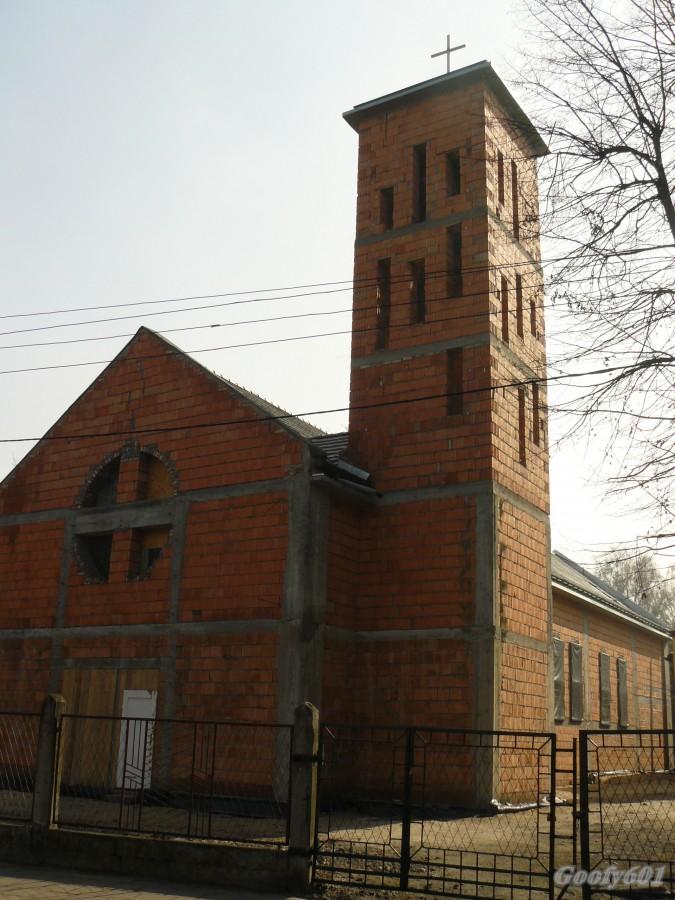 Buduje się kościół.