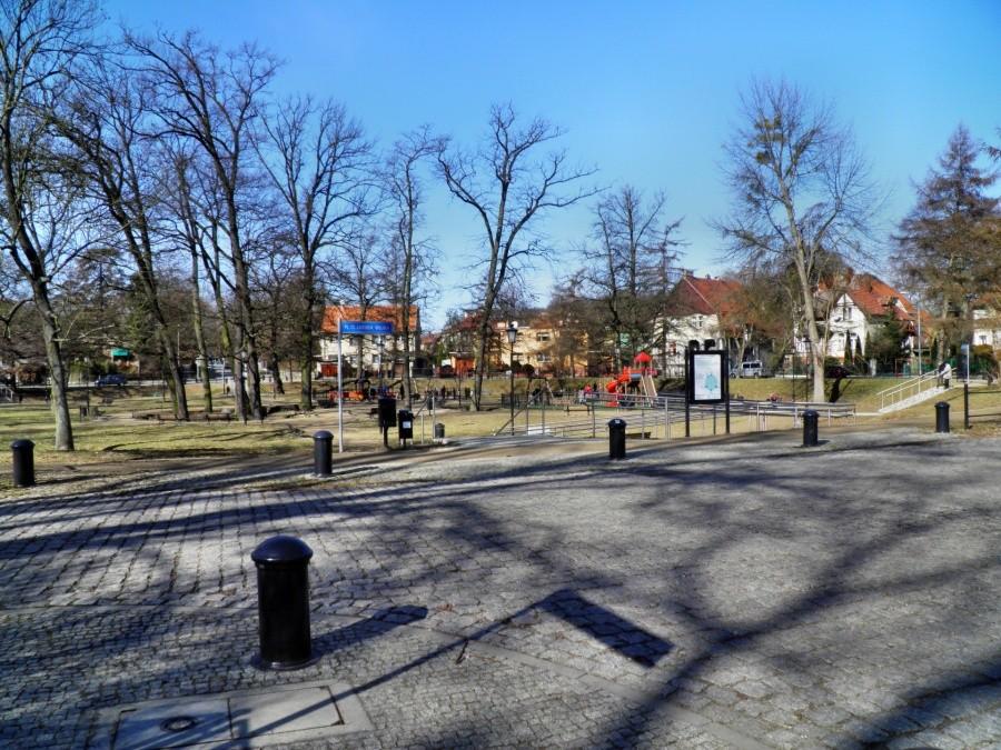 Plac Ojca Jakuba Wujka świetnie prezentuje się po renowacji.