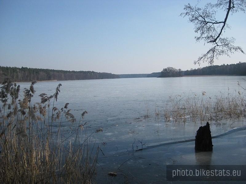 Jezioro Stęszewskie - lód aż trzaskał podczas pękania.